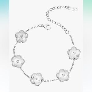 Five motif flower clover Silver Floral Bracelet looks designer luxury